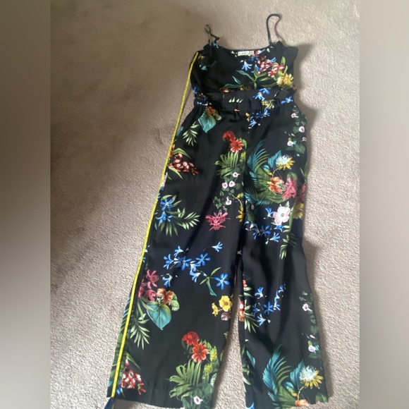 LOTS*  All for $40-Women's assorted Dresses and 1 Jumpsuit - Picture 6 of 6